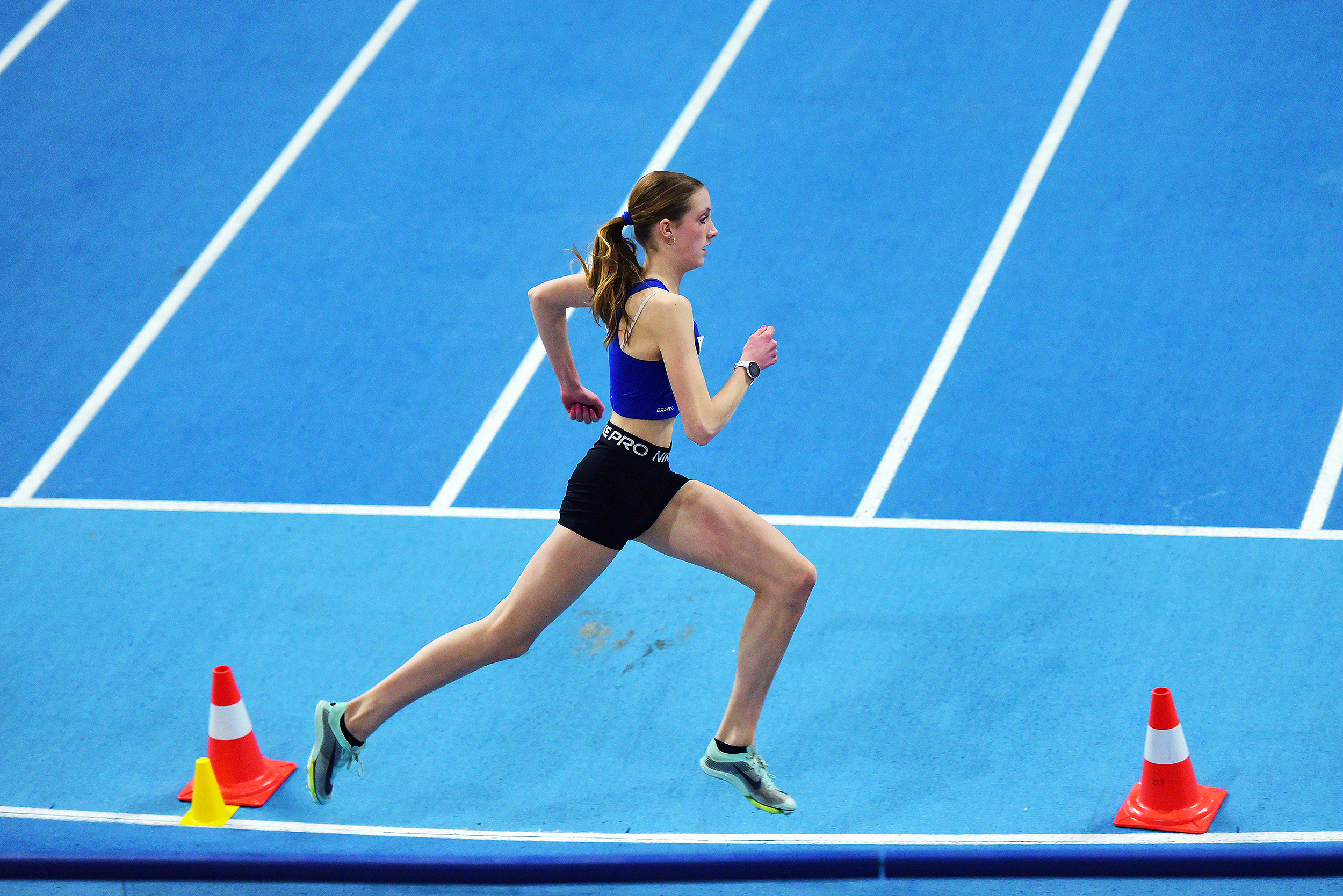 Lieve verbetert in Apeldoorn haar 400m-pr met 1,18 seconde.