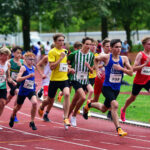 Tim pakt direct de leiding bij de start van zijn 1500m-serie.